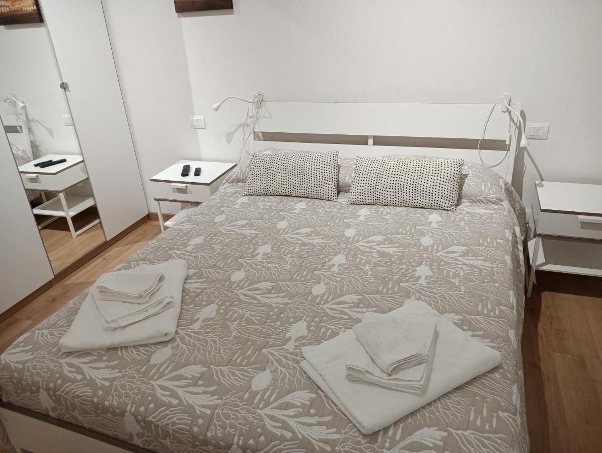 B&B Fiera Station Rooms Bolonia Exterior foto