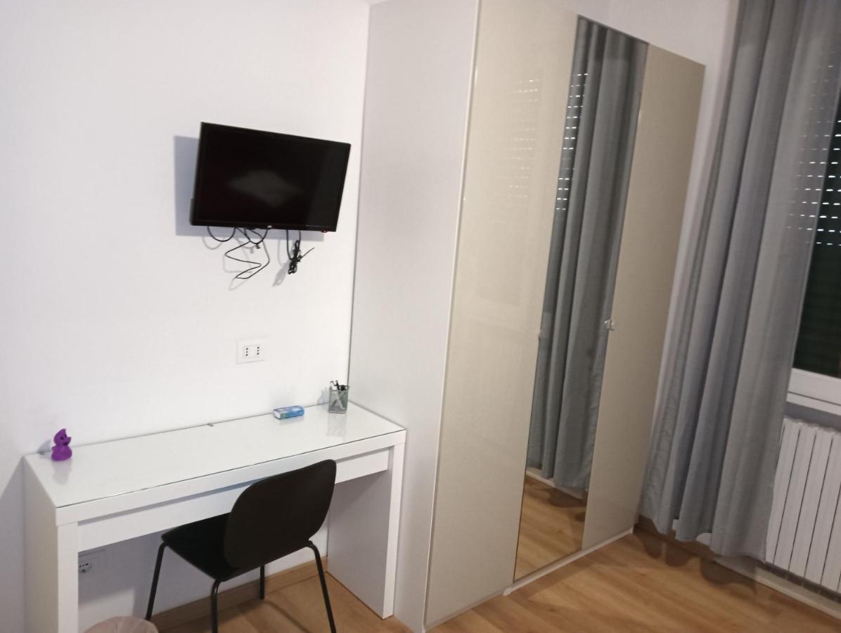 B&B Fiera Station Rooms Bolonia Exterior foto