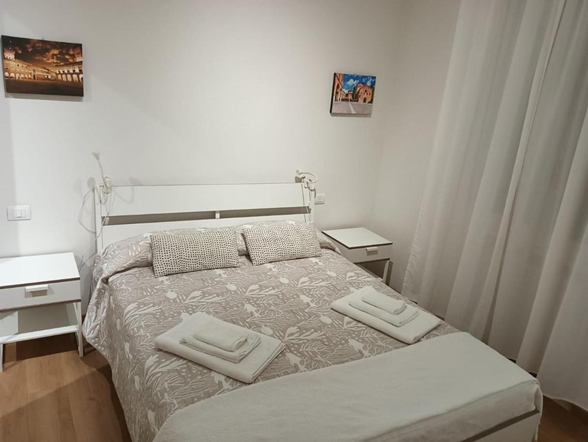 B&B Fiera Station Rooms Bolonia Exterior foto